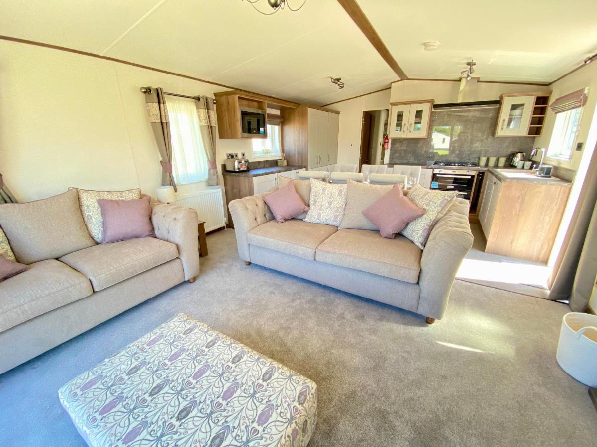 Puddleducks, Dog Friendly Hot Tub Lodge South Cerney Exterior foto